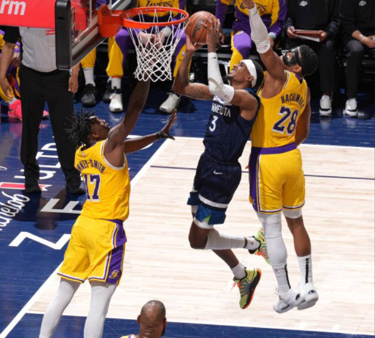 九游手游app下载官网湖人关键时刻失误不断，球队憾负对手，她的这是看到.