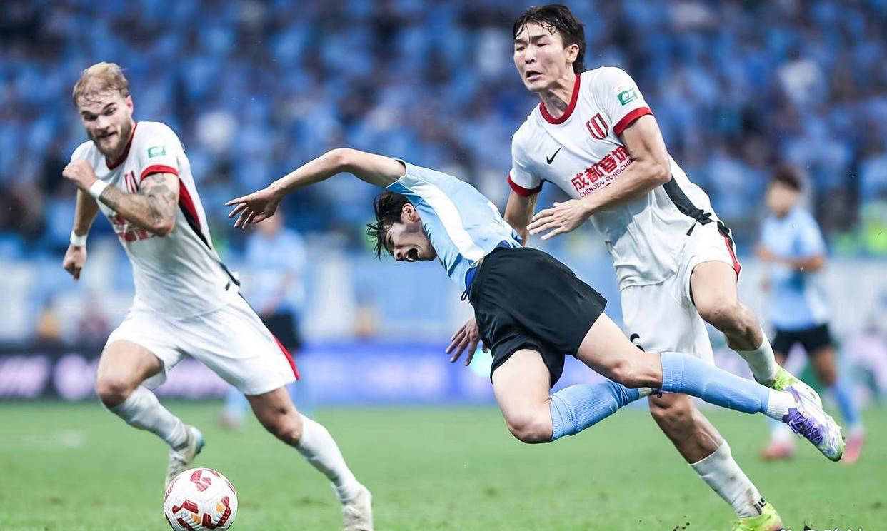 九游手游大全平台包含赛后成都蓉城备战中超，复出首秀细节曝光，气氛紧张，年轻球员得到机会的词条