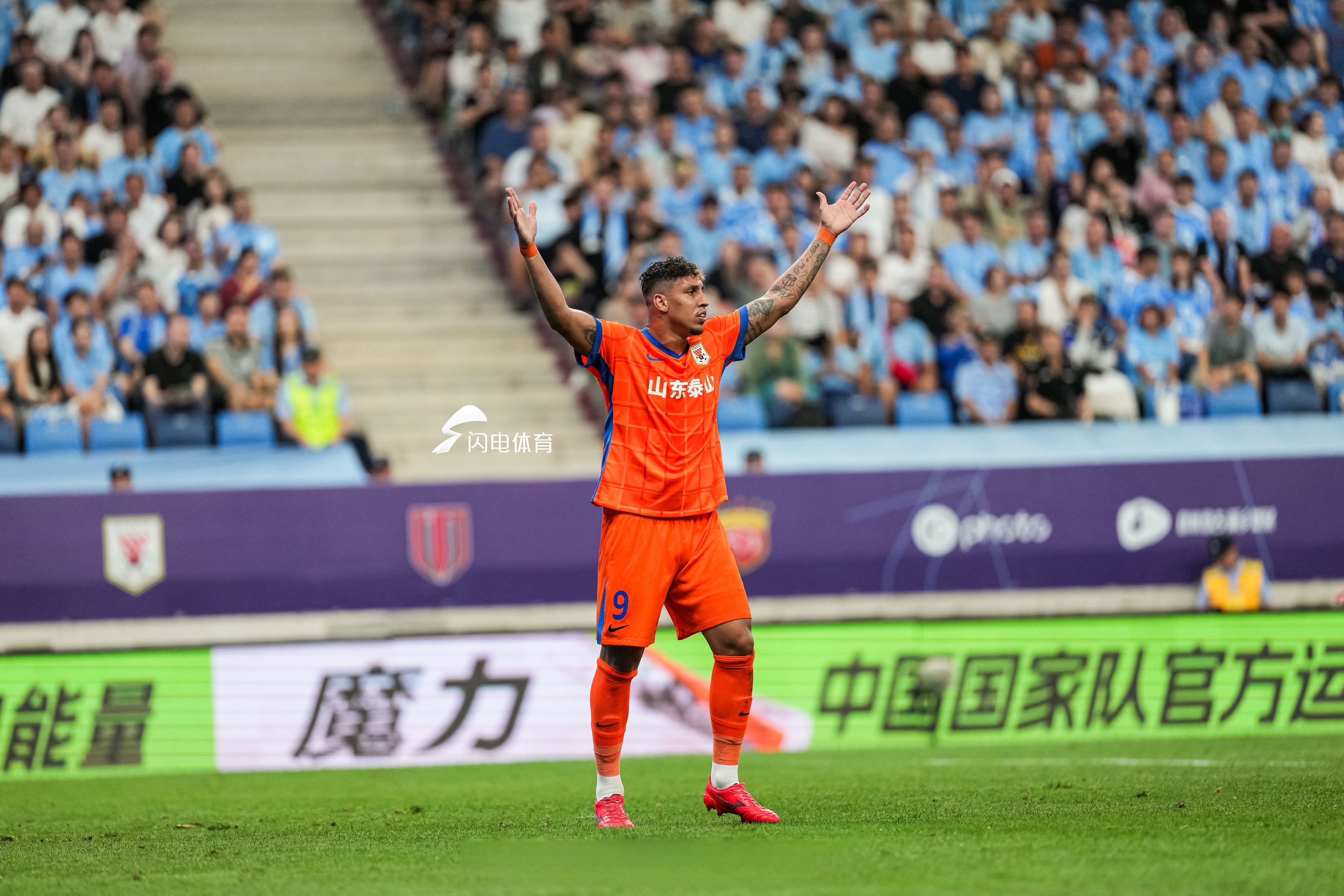 九游游戏中心下载转折点里尔官宣签约，法甲今晚攻防权衡，球迷炸锅，资深球员宣示担当的简单介绍